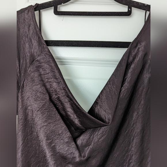 Seduce cowl neck flared sleeve crushed satin witchy top in dark burgundy, s 12 - Picture 3 of 6